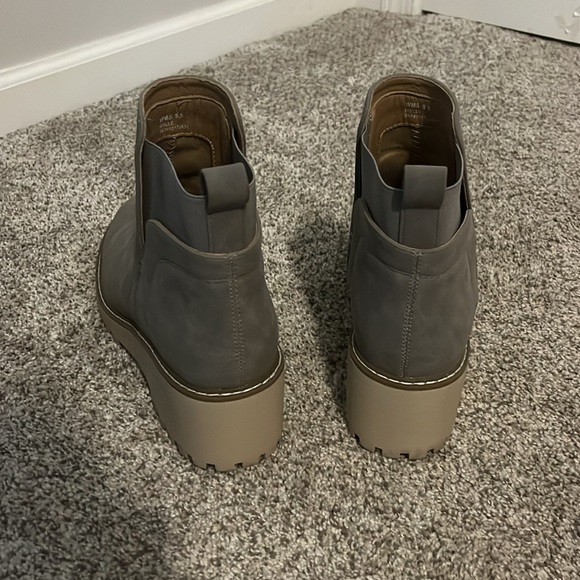 Dolce Vita gray lug sole boots - Picture 4 of 5